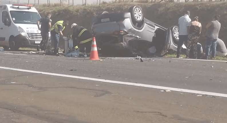 Mulher de 55 anos morre em acidente na Rodovia Comandante João Ribeiro de Barros e filho fica&nbsp;ferido