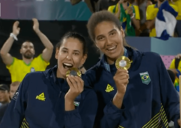 Duda e Ana Patrícia derrotam canadenses e são ouro no vôlei de&nbsp;praia