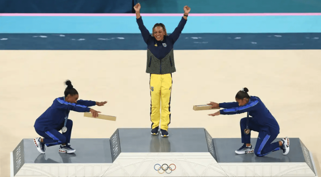 Rebeca é ouro no solo e vira maior medalhista olímpica do&nbsp;Brasil