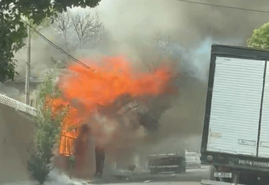 Incêndio de Grandes Proporções Destrói Três Casas na Região Central de&nbsp;Marília