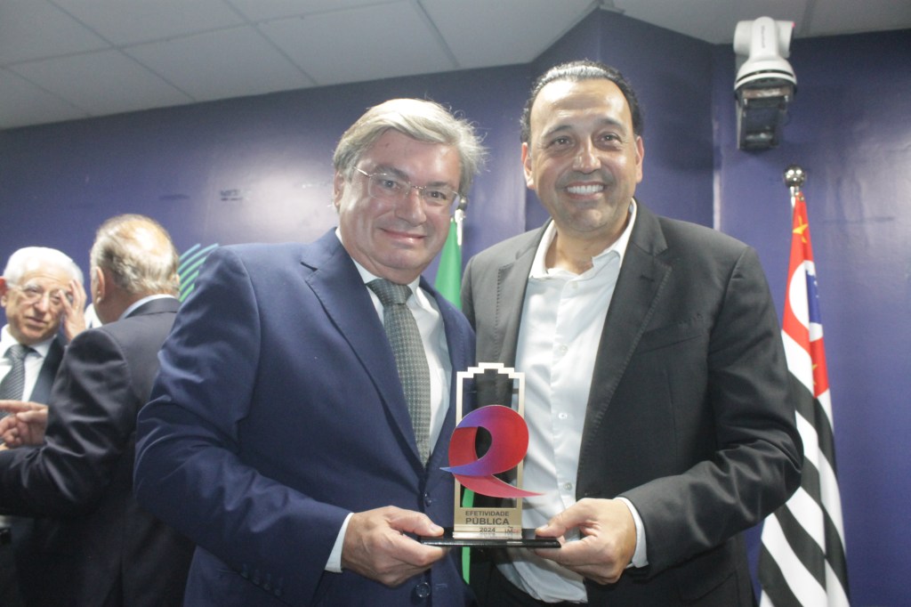 Daniel Alonso recebe prêmio do Tribunal de Contas do Estado de São&nbsp;Paulo