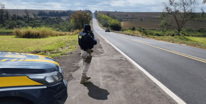 Veículo de passeio é flagrado a 195 km/h na BR-153 na Região de Marilia pela&nbsp;PRF