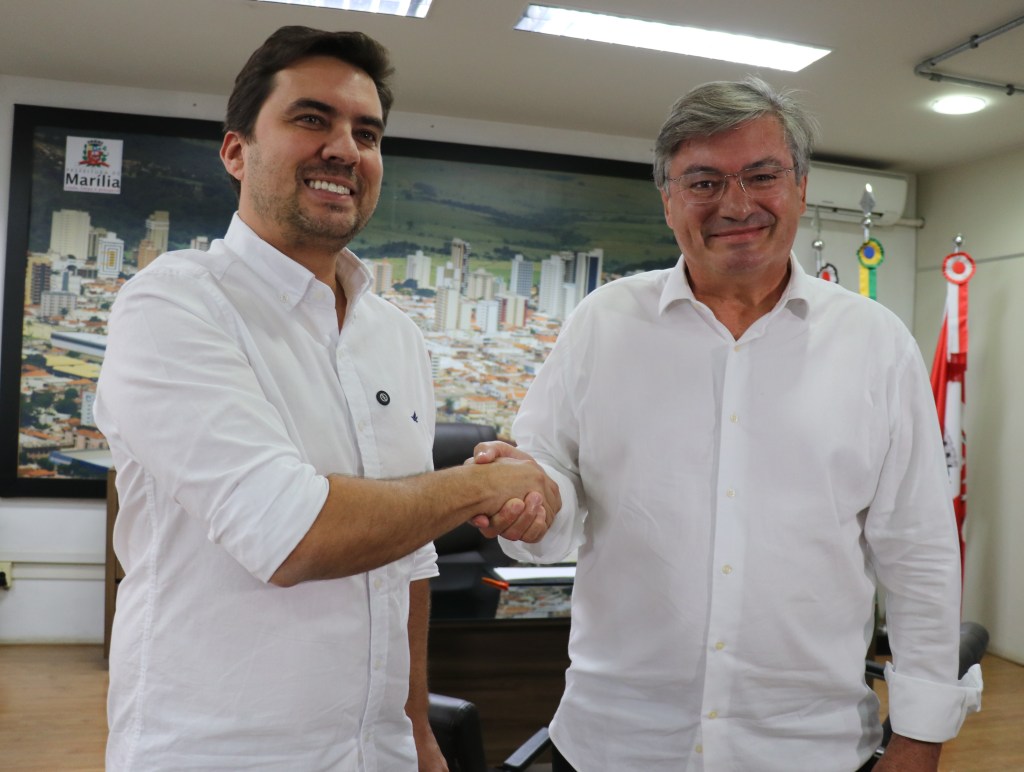 Prefeito Daniel Alonso recebe prefeito eleito Vinicius Camarinha na reunião inicial da transição de governo&nbsp;municipal