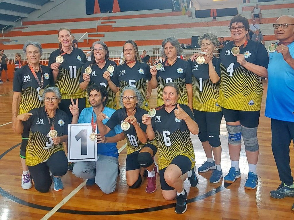 Voleibol adaptado de Marília disputa a final estadual da Super Liga Melhor Idade em três&nbsp;categorias