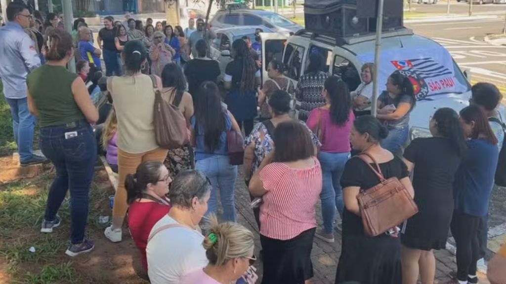 Merendeiras das Escolas Estaduais de Marília Paralisam Atividades por Falta de&nbsp;Salários