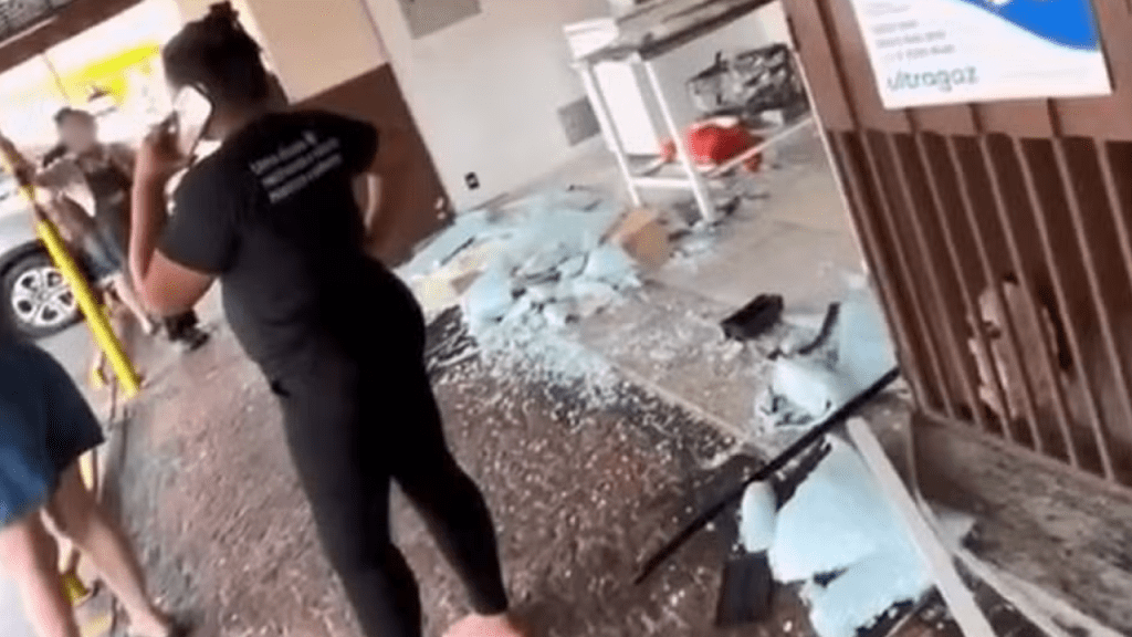 Susto! Carro Desgovernado Invade Padaria em Bauru e Causa Prejuízo&nbsp;Material