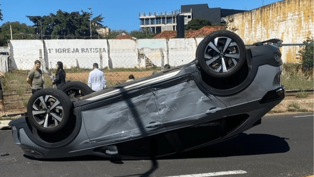 Acidente de Trânsito Provoca Capotamento em Cruzamento na região Central de&nbsp;Marília