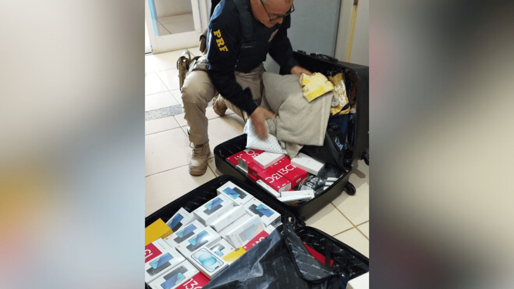 PRF apreende 58 celulares e dois fones de ouvido contrabandeados na&nbsp;BR-153
