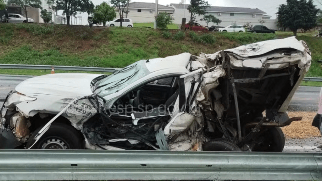 Motorista de Caminhonete Fica Gravemente Ferido em Acidente na&nbsp;SP-294