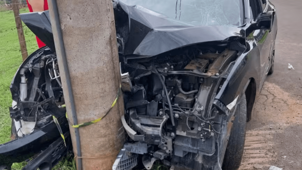 Homem morre após bater carro contra poste na&nbsp;Região