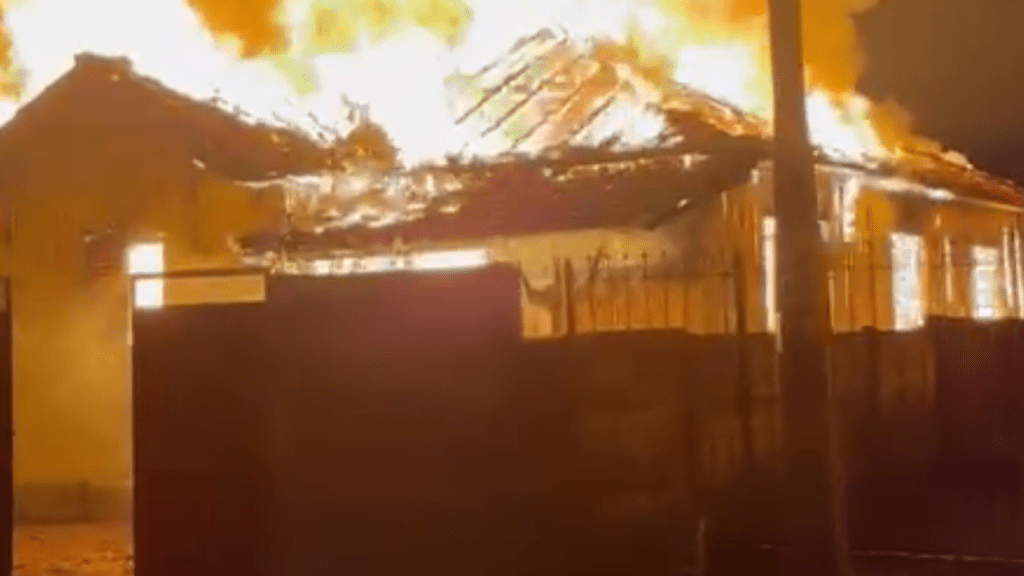Incêndio de Grandes Proporções Destrói Casa e Deixa Homem Ferido em Marília&nbsp;(vídeo)