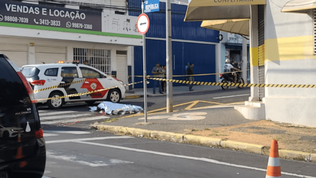 Homem morre atropelado por carreta em acidente na região central de&nbsp;Marília