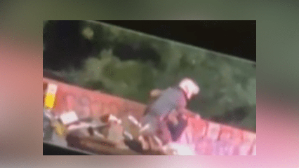 Corregedoria pede prisão de PM que jogou homem de&nbsp;ponte