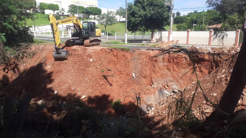 Prefeitura de Marília segue com as obras de recuperação na avenida José Carlos Santos&nbsp;Cibantos