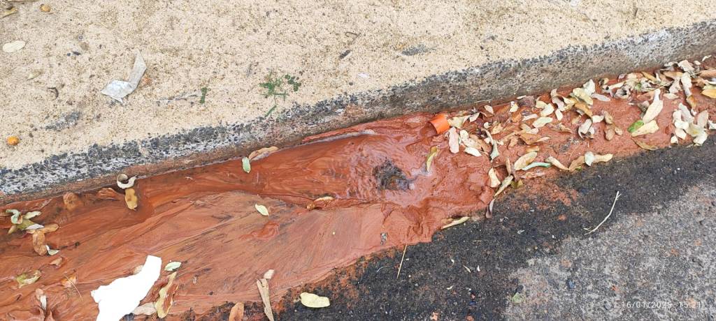 Crise Hídrica? Moradores da zona Leste de Marília denunciam vazamento de água sem reparo há mais de duas&nbsp;semanas