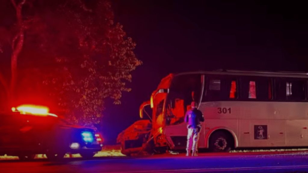 Policial Penal Morre em Acidente com Ônibus de Estudantes na&nbsp;BR-153