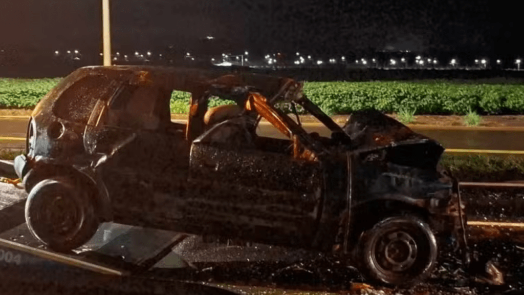 Dois homens ficam gravemente feridos em capotamento na Rodovia Comandante João Ribeiro de&nbsp;Barros