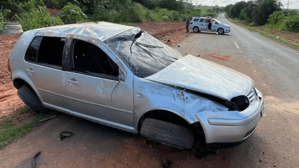 Acidente Grave: Dois homens são lançados para fora do veículo em Estrada Vicinal na&nbsp;Região