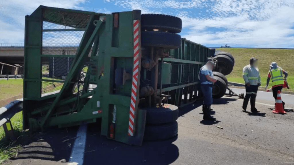 Mais uma Carreta Tomba em Rodovia da&nbsp;Região
