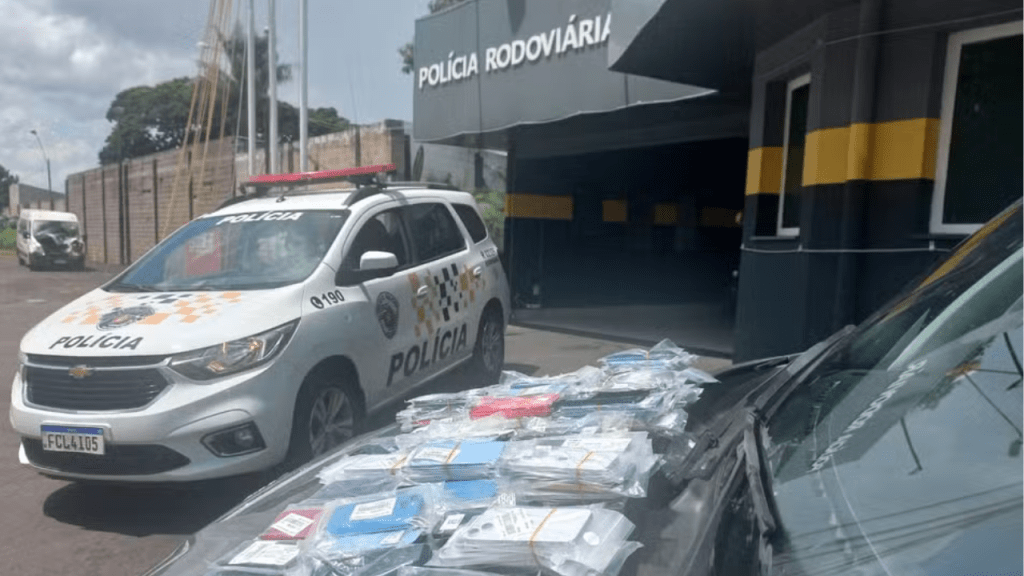 Dois homens são presos por contrabando e descaminho de celulares em&nbsp;Marília