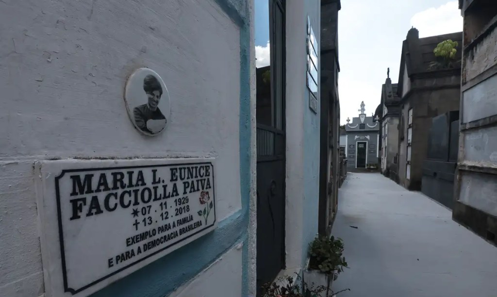 Túmulo de Eunice Paiva vira ponto turístico após filme ” Ainda Estou&nbsp;Aqui”