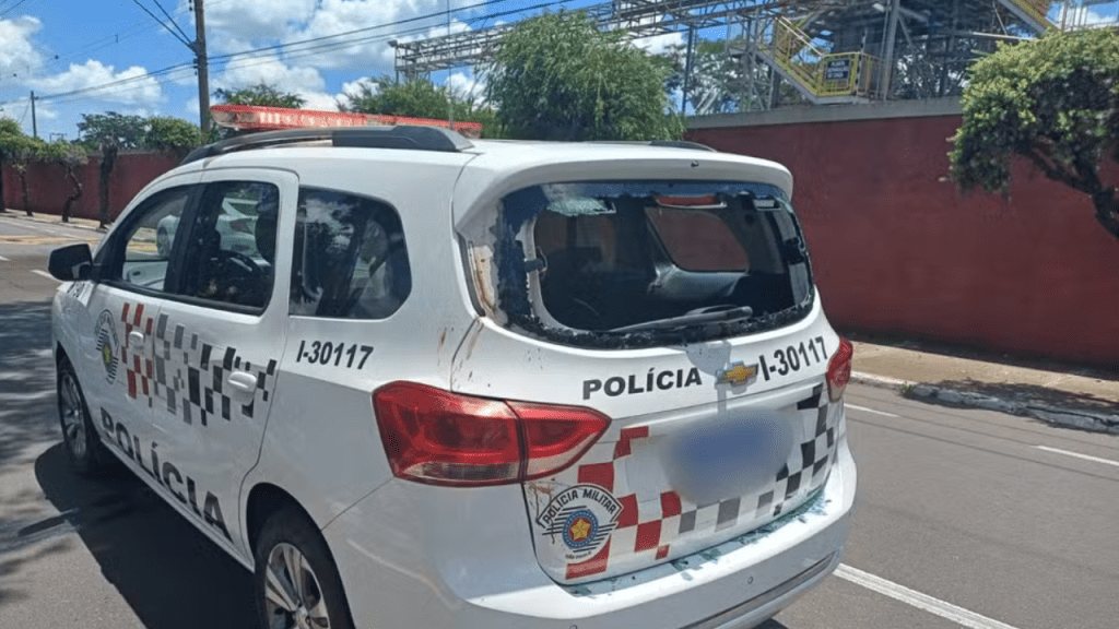 Homem estoura vidro de viatura da PM, salta de viaduto, cai e morre no interior de&nbsp;SP