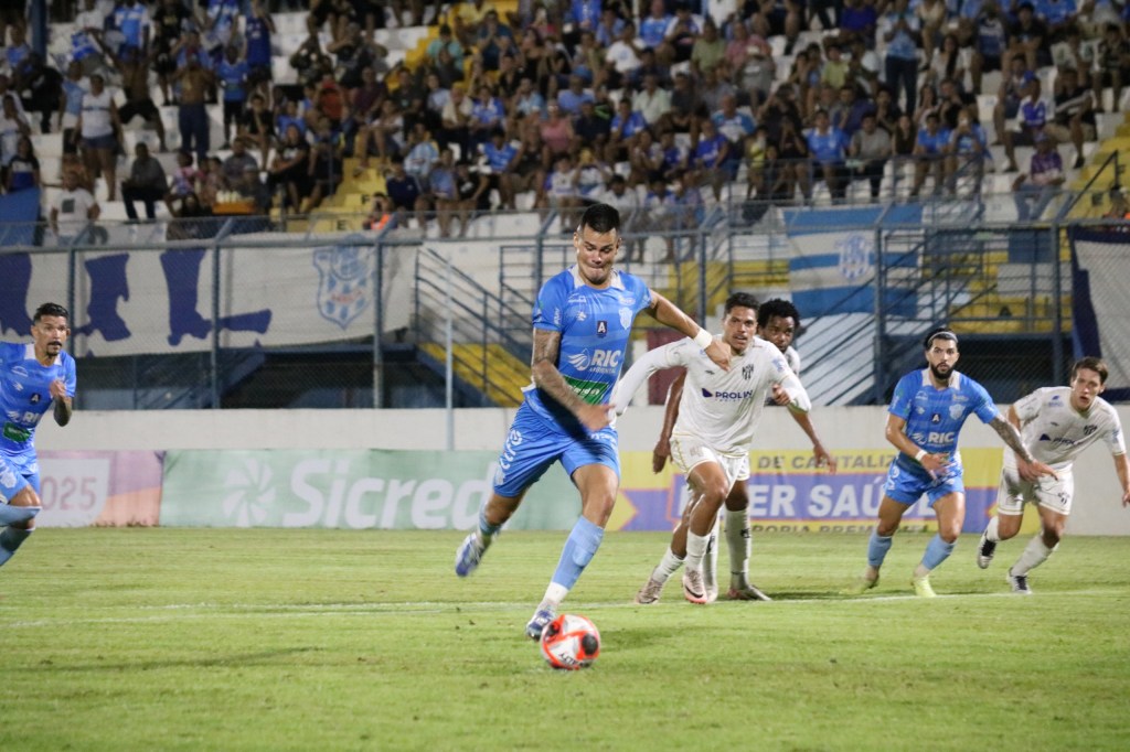 MAC “atropela” o São Bernardo no Abreuzão e dispara na liderança&nbsp;isolada