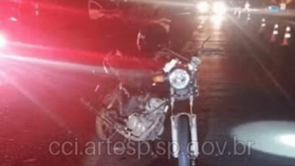 Idoso de 71 anos morre após colidir motocicleta com caminhão na&nbsp;Região