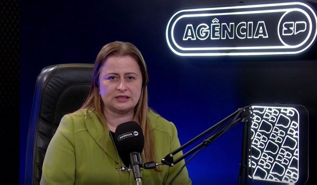 ‘Adolescente sozinho no quarto com o celular na mão não está seguro’, alerta delegada de&nbsp;SP