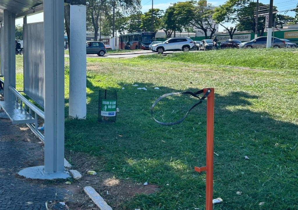 Prefeitura registra atos de vandalismo em lixeiras instaladas nas avenidas Tiradentes e das&nbsp;Esmeraldas