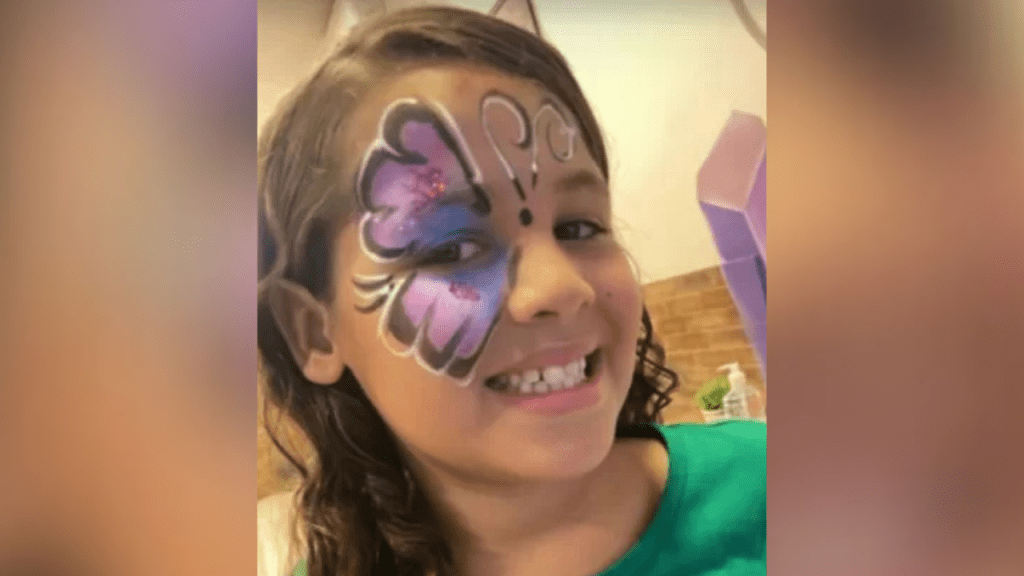 Tragédia: Menina de 8 anos morre após inalar desodorante em desafio na&nbsp;internet