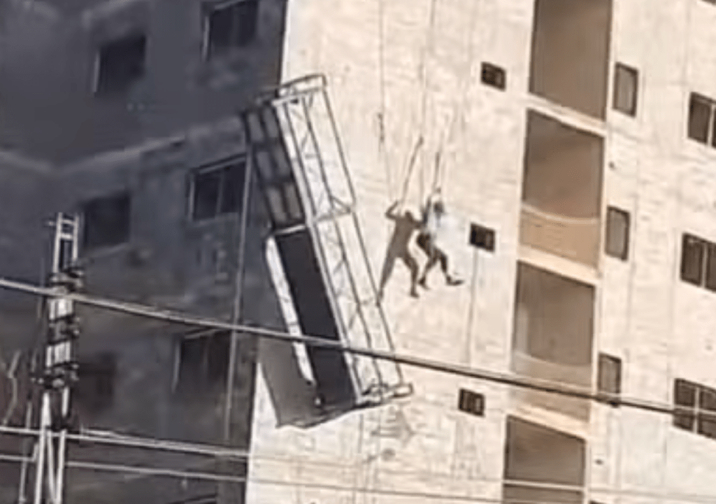 Perigo! Trabalhador fica pendurado após andaime ceder em obra na&nbsp;Região