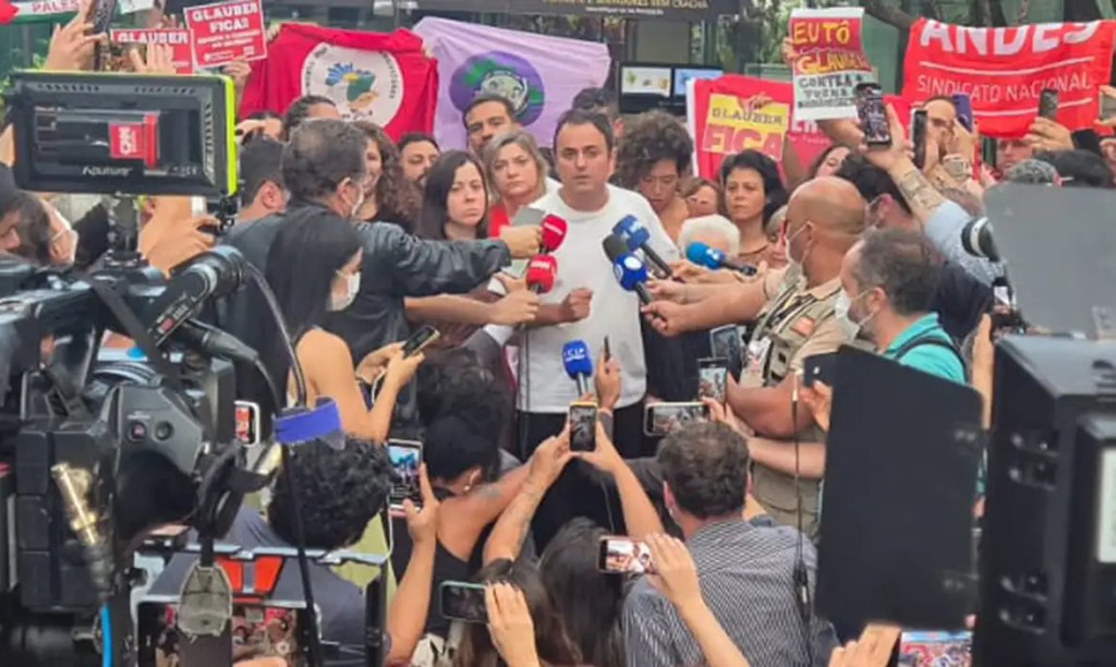 Glauber Braga encerra greve de fome após acordo com Hugo&nbsp;Motta