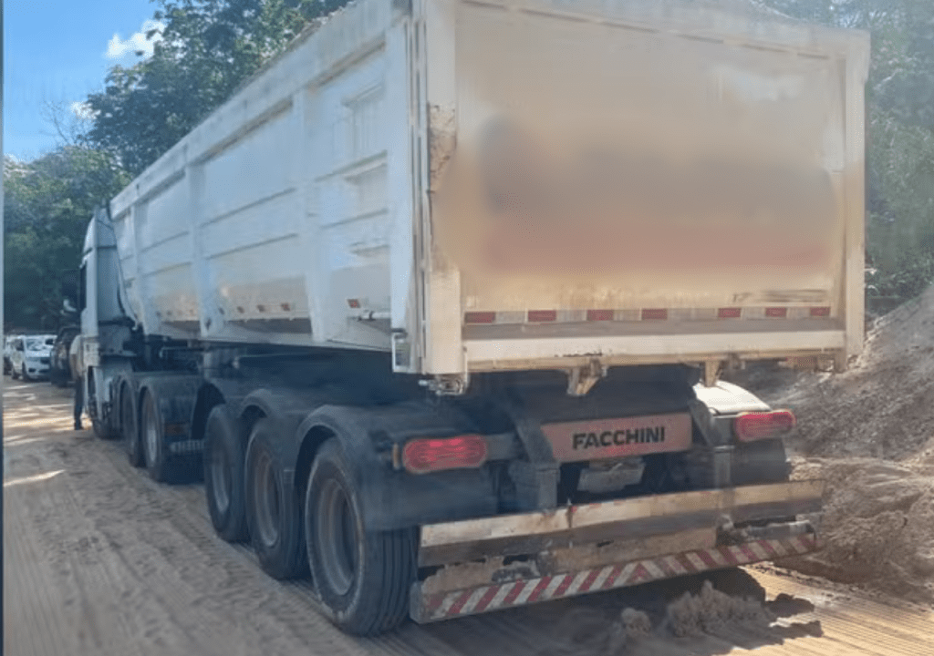 Tragédia na Região: Motorista morre após ser esmagado pelo próprio caminhão em estrada&nbsp;rural