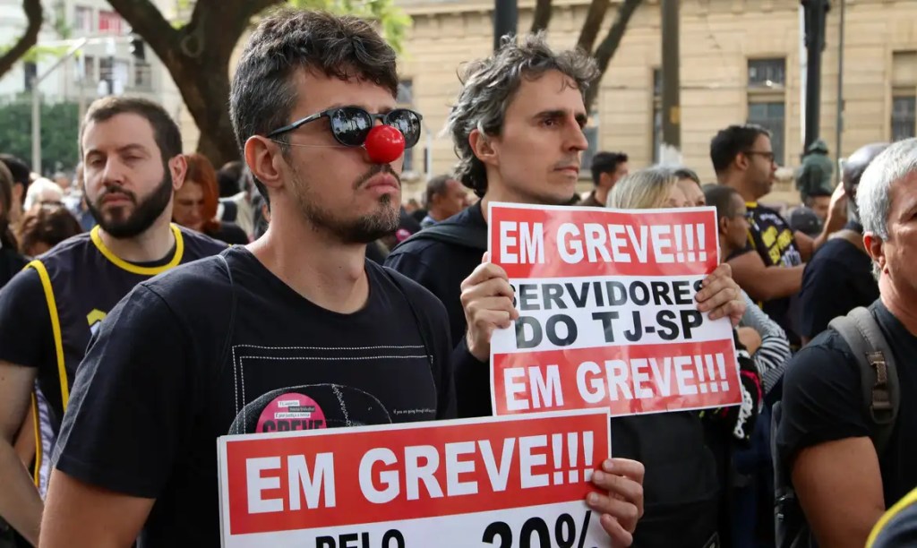 Servidores da Justiça de SP suspendem&nbsp;greve