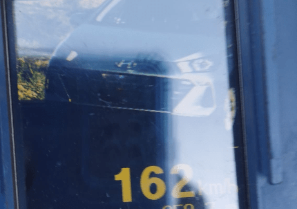 PRF flagra condutor a 162 KM/h e ultrapassando em local proibido na&nbsp;BR-153