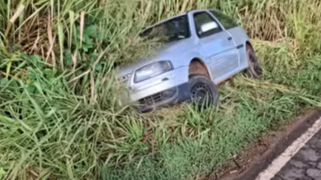 Motorista é preso em flagrante por tentar matar esposa e filho tentando jogar carro contra um caminhão na&nbsp;Região