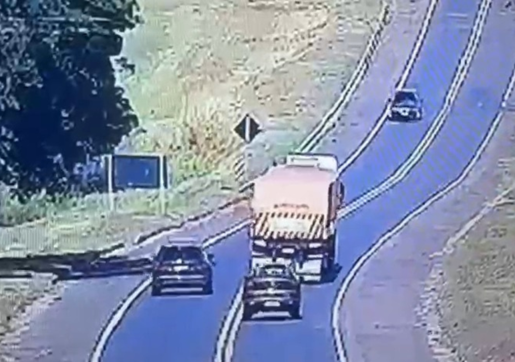 Ultrapassagem proibida e quase fatal na BR-153 é flagrada pela PRF&nbsp;(vídeo)