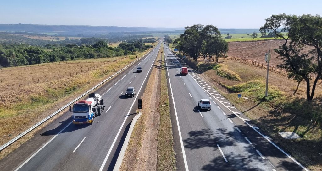 Feriado deve levar 1,2 milhão de veículos para as&nbsp;rodovias