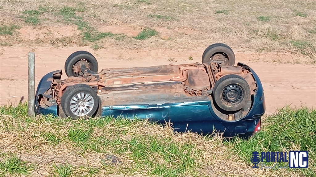 Motorista perde controle e capota carro ao desviar de cachorro na SP-294, em&nbsp;Pompeia