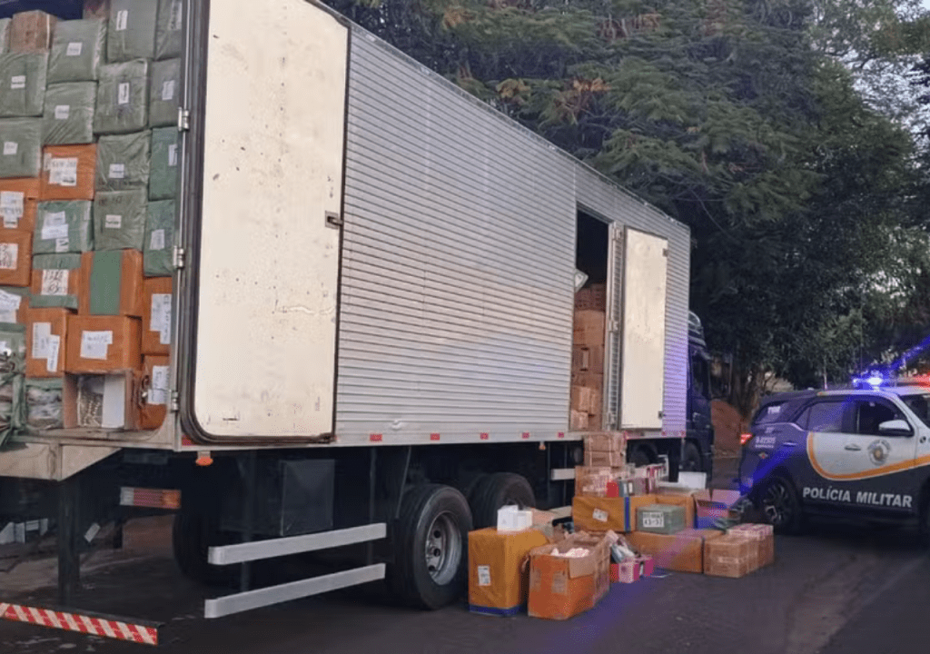 Caminhão com R$ 20 milhões em mercadorias sem nota fiscal é apreendido em&nbsp;Marília