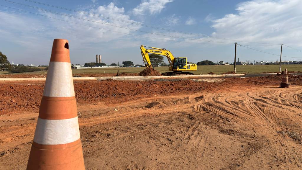 Obras de pavimentação avançam na Avenida Luiz Toffoli e beneficiam moradores da Zona&nbsp;Sul