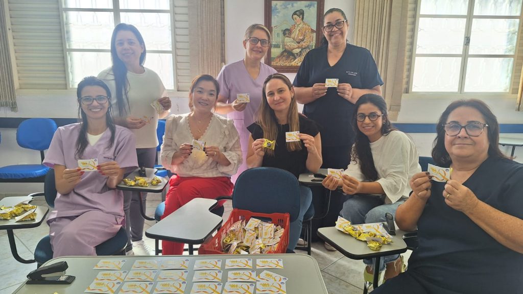 Gota de Leite entrega centenas de cartões e bombons no “Setembro&nbsp;Amarelo”