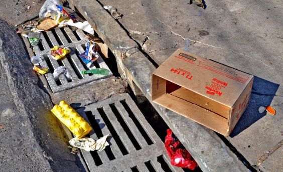 Prefeitura orienta população a não deixar sacolas de lixo&nbsp;chão