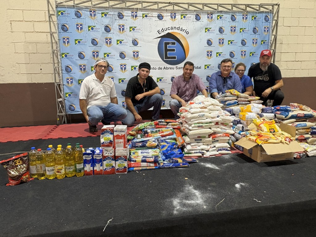 Acadêmicos de Direito da Unimar arrecadam mais de 700 quilos de alimentos para entidade que atende crianças e&nbsp;adolescentes