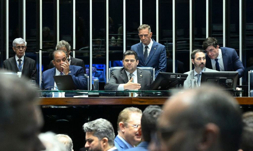 Senado aprova redução da pena de condenados pelo 8/1 e trama&nbsp;golpista