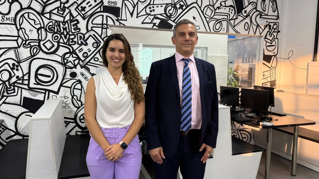 Acadêmica do curso de Direito da Unimar é a primeira a participar de Programa de Doutorado Sanduíche no exterior e leva pesquisa jurídica ao Uruguai