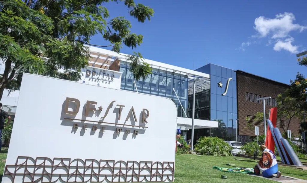 Bolsonaro recebe alta hospitalar e volta a cumprir pena na&nbsp;PF