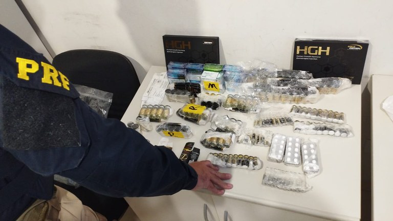 PRF apreende anabolizantes e hormônios e prende passageiro na&nbsp;BR-153