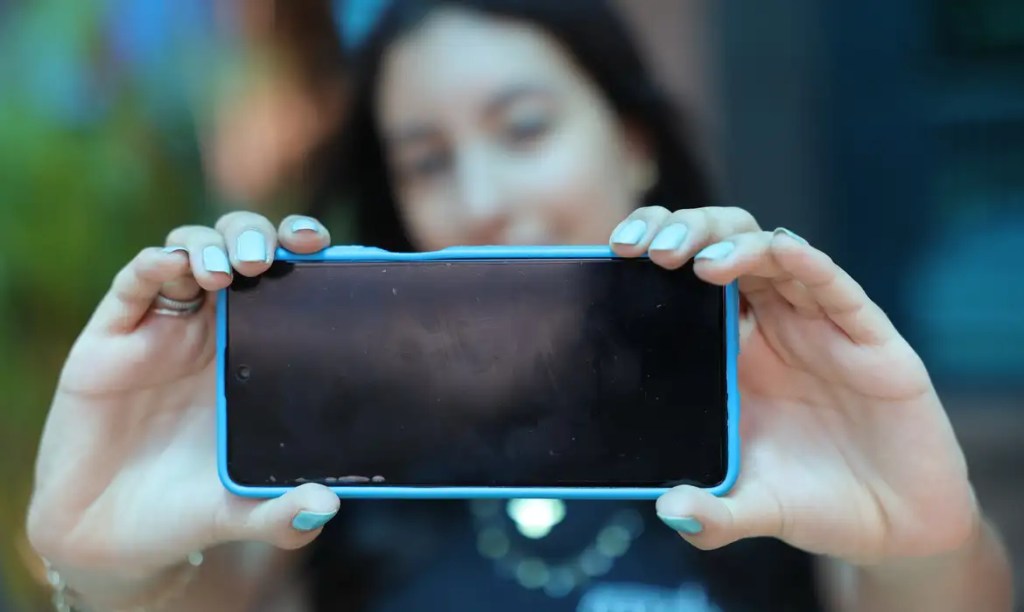 Espanha vai proibir acesso às redes sociais para menores de 16&nbsp;anos